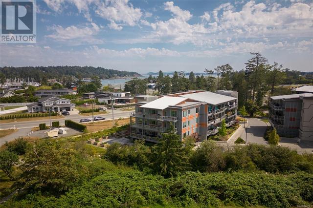 205 - 10680 Mcdonald Park Rd, Condo with 2 bedrooms, 2 bathrooms and 2 parking in North Saanich BC | Image 2