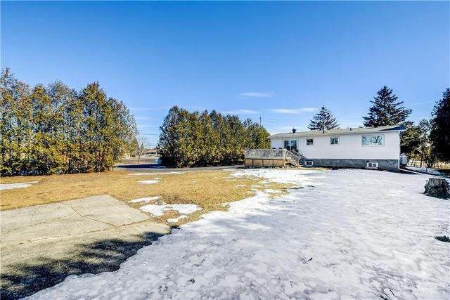 2462 Dunning Road, House detached with 3 bedrooms, 1 bathrooms and 10 parking in Ottawa ON | Image 30