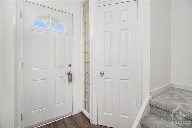 249 Pickford Drive, Townhouse with 3 bedrooms, 2 bathrooms and 1 parking in Ottawa ON | Image 5