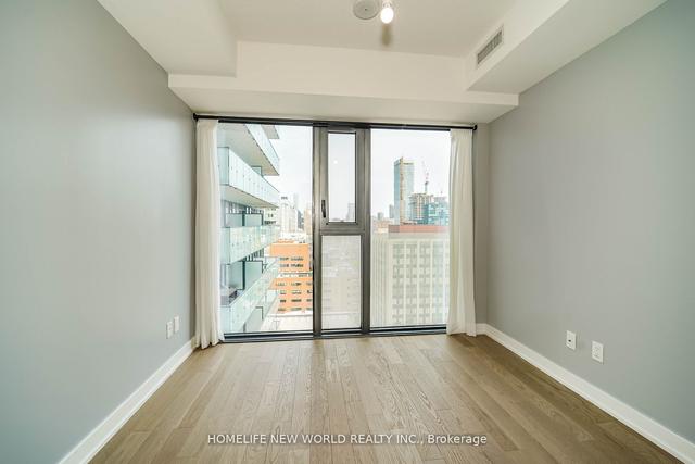 1902 - 25 Richmond St E, Condo with 1 bedrooms, 1 bathrooms and 0 parking in Toronto ON | Image 2