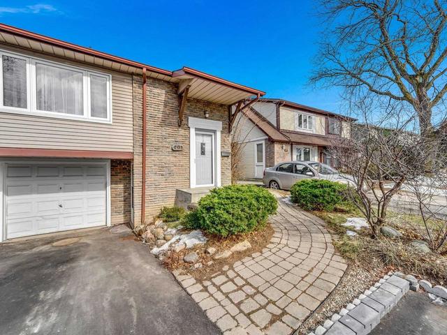 201 Hollyberry Tr, House semidetached with 3 bedrooms, 3 bathrooms and 4 parking in Toronto ON | Image 12