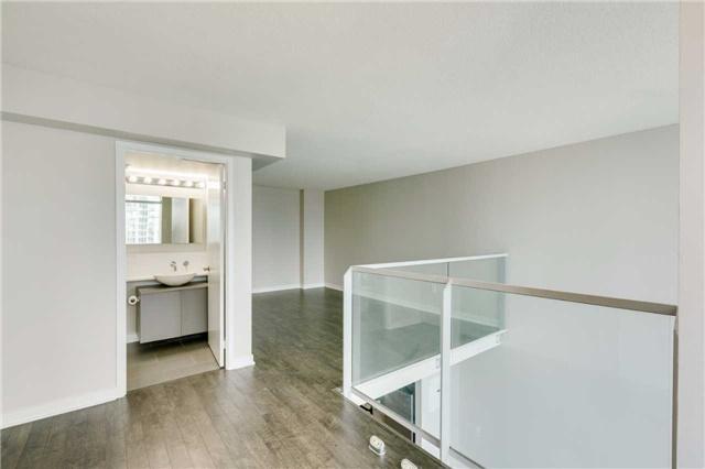 3708 - 15 Fort York Blvd, Condo with 2 bedrooms, 2 bathrooms and 1 parking in Toronto ON | Image 11