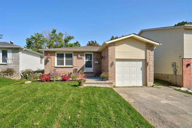 18 Hickling Tr, House detached with 3 bedrooms, 2 bathrooms and 4 parking in Barrie ON | Image 1