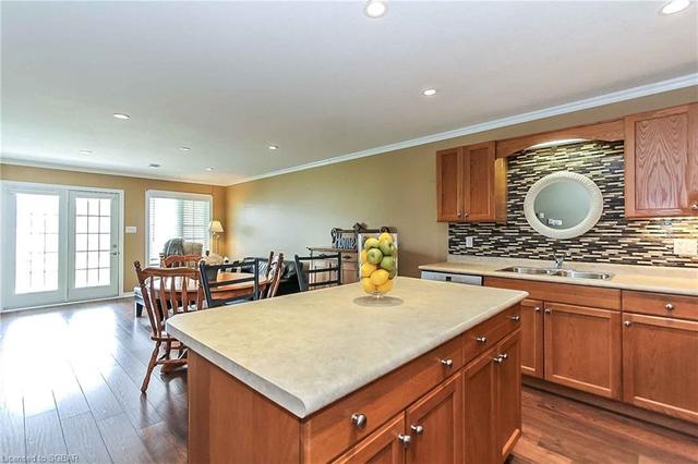 90 Meadow Lane, House attached with 2 bedrooms, 1 bathrooms and 2 parking in Wasaga Beach ON | Image 14