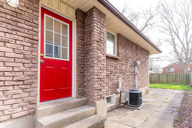 8419 Lamont Ave W, House semidetached with 5 bedrooms, 2 bathrooms and 4 parking in Niagara Falls ON | Image 20