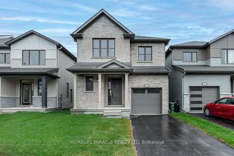 1021 Showman St E, House detached with 4 bedrooms, 3 bathrooms and 3 parking in Ottawa ON | Card Image