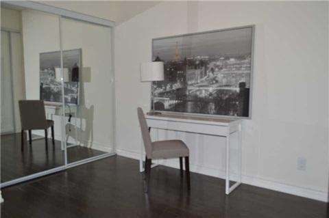 404 - 23 Glebe Rd, Condo with 2 bedrooms, 2 bathrooms and 1 parking in Toronto ON | Image 9