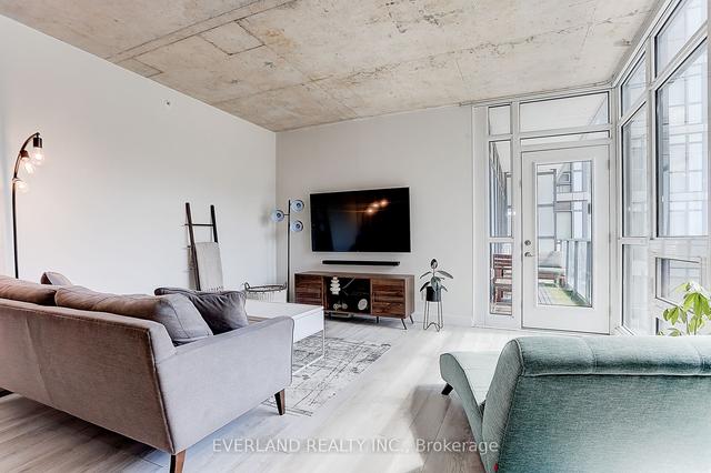 1201 - 210 Simcoe St, Condo with 1 bedrooms, 1 bathrooms and 0 parking in Toronto ON | Image 2