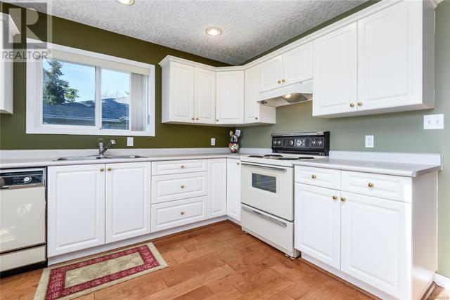 8 - 417 Heather Crt, House attached with 2 bedrooms, 2 bathrooms and 2 parking in Comox BC | Image 7