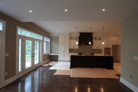 2308 Sovereign St, House semidetached with 5 bedrooms, 5 bathrooms and 1 parking in Oakville ON | Image 2
