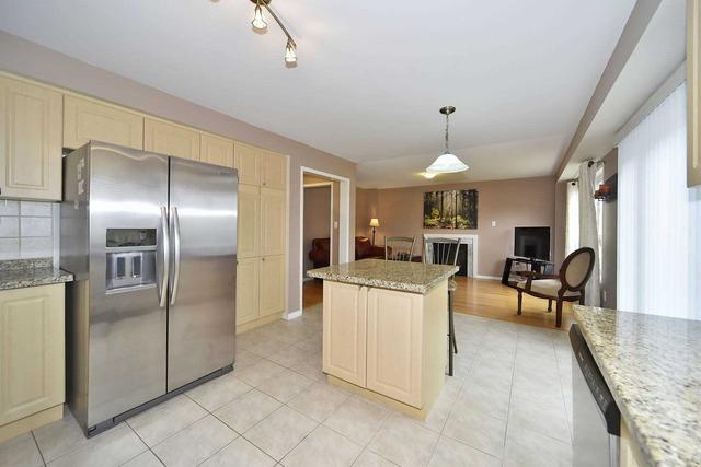 1027 Schooling Dr, House detached with 4 bedrooms, 4 bathrooms and 6 parking in Oshawa ON | Image 3