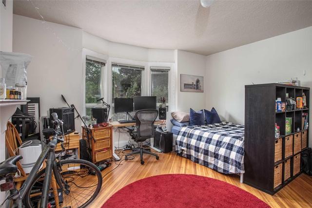 Upper - 345 Markham St, House semidetached with 3 bedrooms, 1 bathrooms and 1 parking in Toronto ON | Image 6