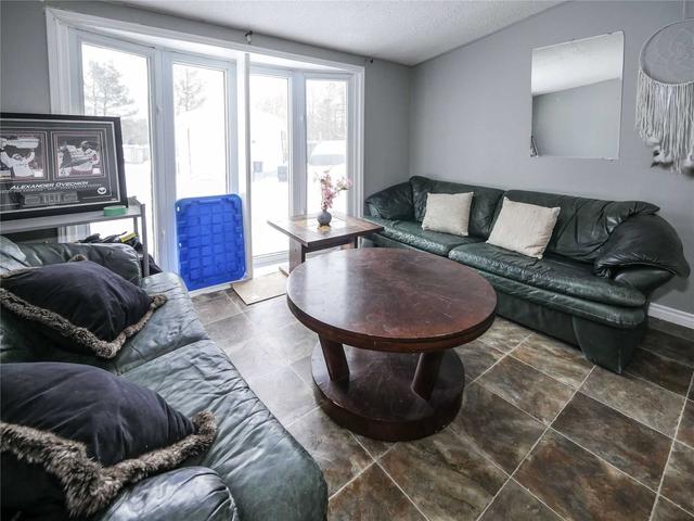 4876 90 County Rd, House detached with 3 bedrooms, 1 bathrooms and 6 parking in Springwater ON | Image 4