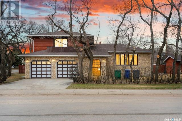 102 116th Street E, House detached with 7 bedrooms, 4 bathrooms and null parking in Saskatoon SK | Image 1