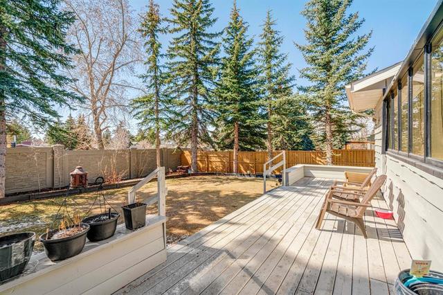 247 Pump Hill Crescent Sw, House detached with 6 bedrooms, 3 bathrooms and 4 parking in Calgary AB | Image 48