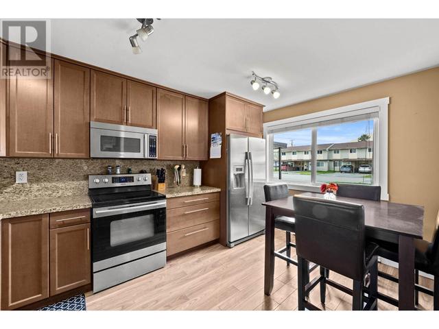 41 - 1697 Greenfield Ave, House attached with 3 bedrooms, 1 bathrooms and null parking in Kamloops BC | Image 2