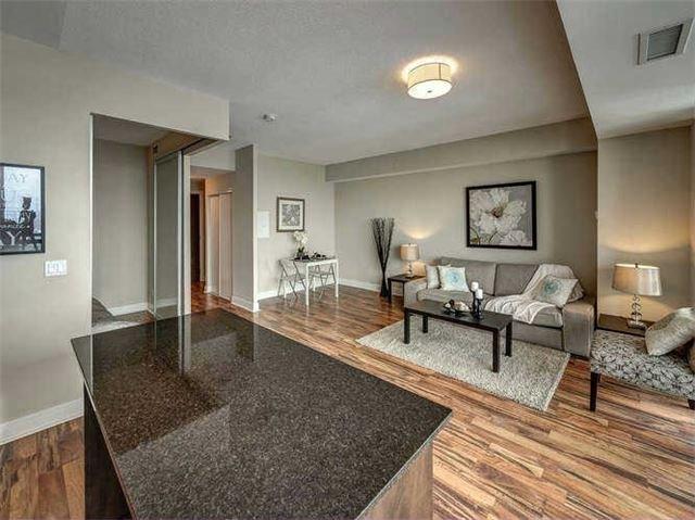 lph26 - 35 Brian Peck Cres, Condo with 1 bedrooms, 1 bathrooms and 1 parking in Toronto ON | Image 4