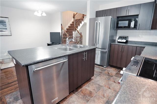 349 Amici Terrace, Townhouse with 3 bedrooms, 3 bathrooms and 3 parking in Ottawa ON | Image 9