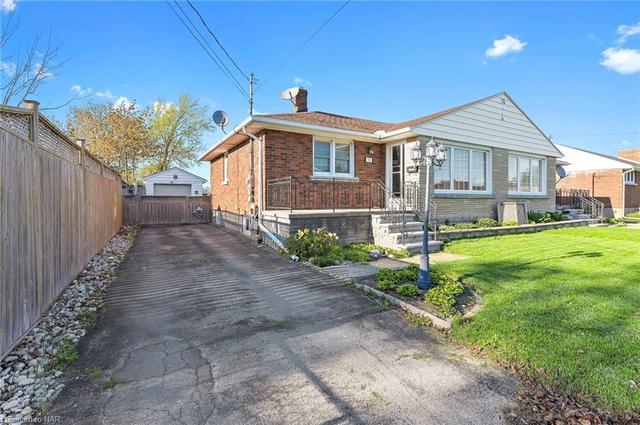 115 Brady Street, House semidetached with 3 bedrooms, 1 bathrooms and 5 parking in Port Colborne ON | Image 1