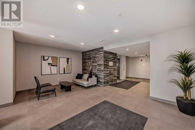 405, - 200 Shawnee Square Sw, Condo with 2 bedrooms, 2 bathrooms and 1 parking in Calgary AB | Image 4