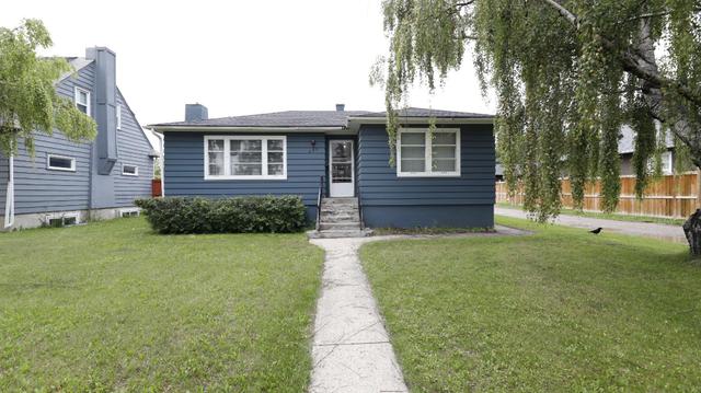 329 10 Avenue Ne, House detached with 2 bedrooms, 1 bathrooms and 1 parking in Calgary AB | Image 1