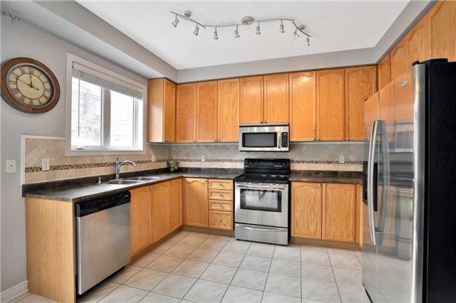 17 Saint Eugene St, House attached with 3 bedrooms, 3 bathrooms and 2 parking in Brampton ON | Image 9