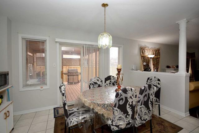 2 Peachleaf Cres, House detached with 4 bedrooms, 3 bathrooms and 3 parking in Brampton ON | Image 8