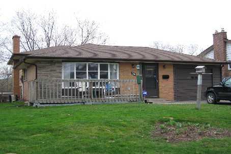 340 Waverly St N, House detached with 4 bedrooms, 2 bathrooms and 4 parking in Oshawa ON | Image 1