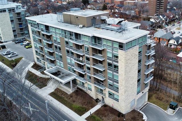 605 - 479 Charlton Avenue E, Condo with 2 bedrooms, 2 bathrooms and 1 parking in Hamilton ON | Image 3