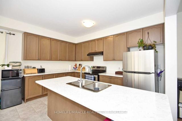 24 Sara Dr, House detached with 3 bedrooms, 3 bathrooms and 4 parking in Thorold ON | Image 7