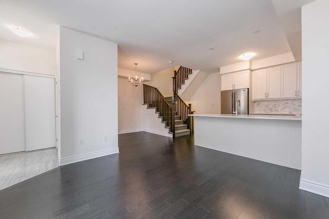 Th23 - 18 Applewood Lane, Townhouse with 3 bedrooms, 3 bathrooms and 1 parking in Toronto ON | Image 3