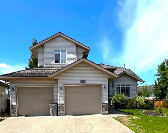 10210 72 Avenue, House detached with 6 bedrooms, 3 bathrooms and 4 parking in Grande Prairie AB | Image 1