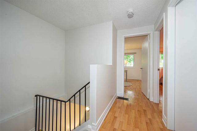 36 O'halloran Cres, House attached with 3 bedrooms, 3 bathrooms and 3 parking in Toronto ON | Image 4