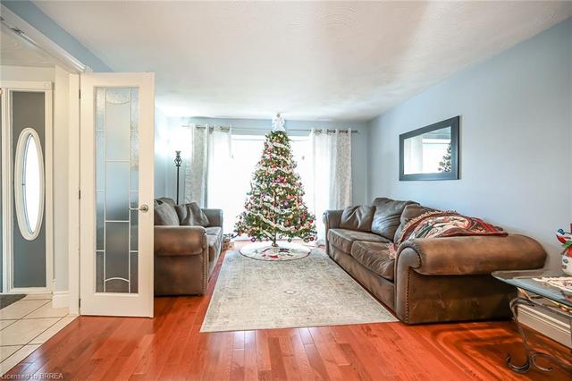 25 Winter Way, House detached with 3 bedrooms, 1 bathrooms and 4 parking in Brantford ON | Image 11