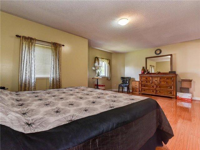 523 Ormond Dr, House detached with 4 bedrooms, 3 bathrooms and 2 parking in Oshawa ON | Image 8