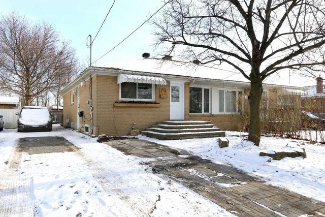 79 Sargent Rd, Home with 2 bedrooms, 1 bathrooms and 1 parking in Halton Hills ON | Image 1