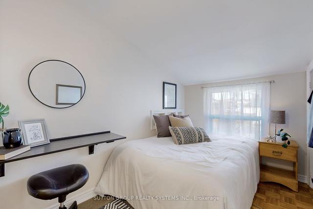 6 Corby Ave, House detached with 2 bedrooms, 2 bathrooms and 3 parking in Toronto ON | Image 4