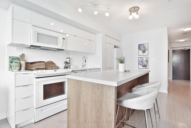 2015 - 21 Iceboat Terr, Condo with 1 bedrooms, 1 bathrooms and 1 parking in Toronto ON | Image 31