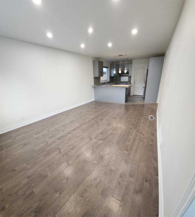upper - 888 Tenth St, House detached with 2 bedrooms, 1 bathrooms and 2 parking in Mississauga ON | Image 12