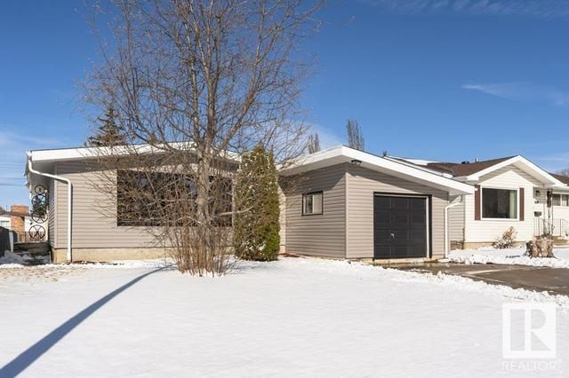 16113 88a Av Nw, House detached with 4 bedrooms, 2 bathrooms and null parking in Edmonton AB | Image 3