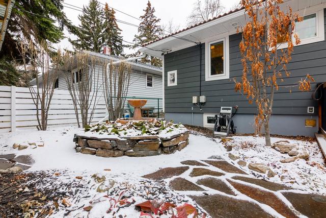 4212 45 Street Sw, House detached with 3 bedrooms, 3 bathrooms and 3 parking in Calgary AB | Image 2