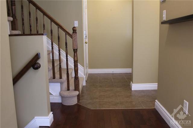 330 Quetico Private, Townhouse with 3 bedrooms, 3 bathrooms and 2 parking in Ottawa ON | Image 6