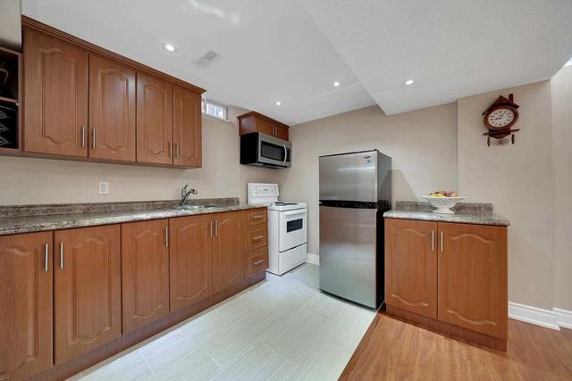 18 Carabram Crt, House detached with 3 bedrooms, 4 bathrooms and 6 parking in Brampton ON | Image 14