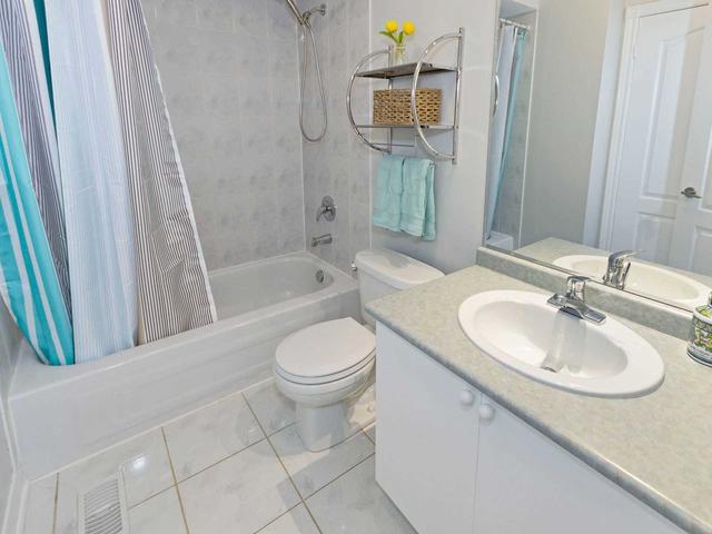 293 Discovery Tr, House detached with 3 bedrooms, 3 bathrooms and 3 parking in Vaughan ON | Image 2