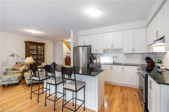 55 Windsor Circ, House attached with 3 bedrooms, 3 bathrooms and 2 parking in Niagara on the Lake ON | Image 2