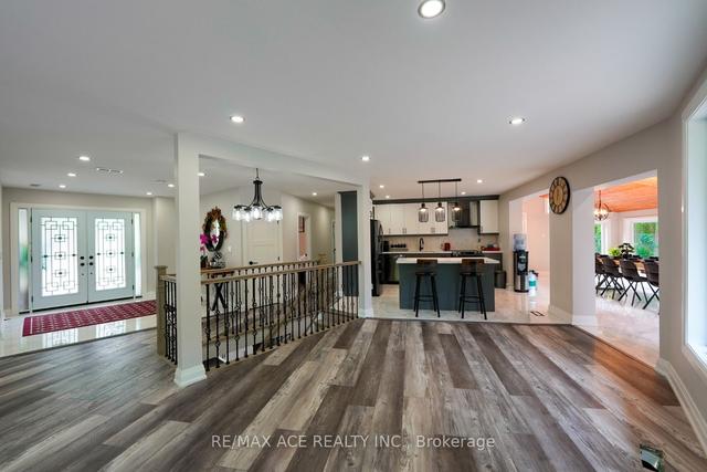 2270 Meadowvale Rd, House detached with 5 bedrooms, 4 bathrooms and 12 parking in Toronto ON | Image 11