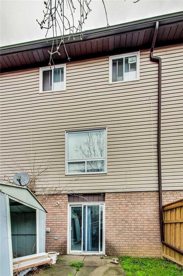 c - 22 Bond St, Townhouse with 3 bedrooms, 2 bathrooms and 2 parking in Brantford ON | Image 21