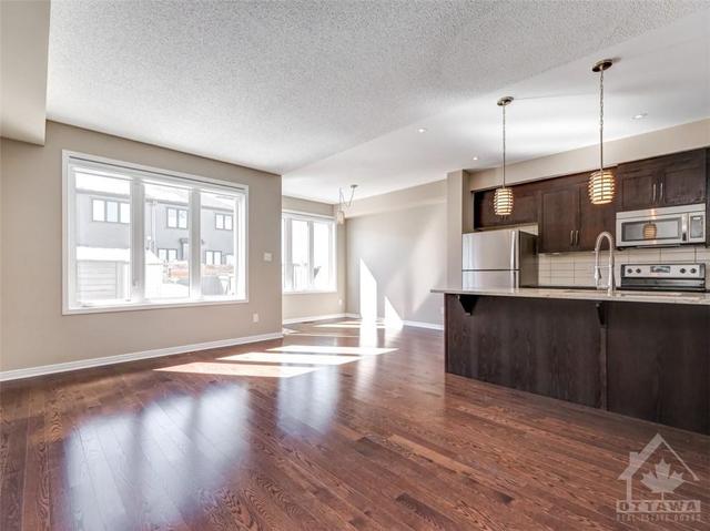 263 Losino Crescent, Townhouse with 3 bedrooms, 3 bathrooms and 3 parking in Ottawa ON | Image 6