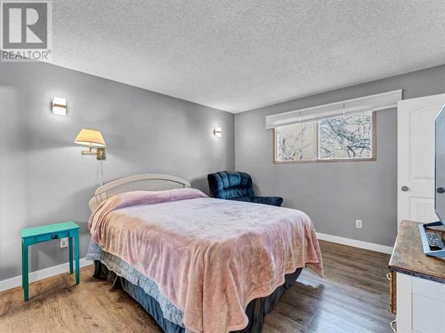 815 5 Street Se, House detached with 5 bedrooms, 3 bathrooms and 4 parking in Redcliff AB | Image 16