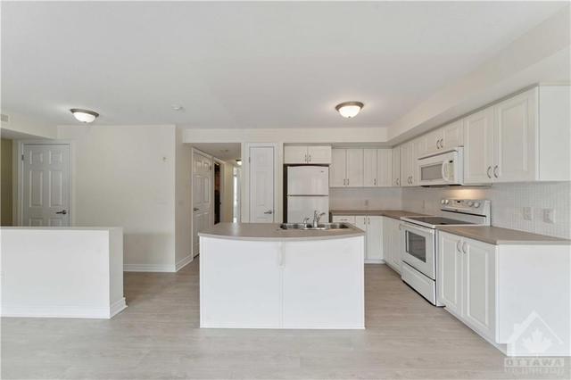 3 - 305 Cresthaven Drive, Condo with 2 bedrooms, 2 bathrooms and 1 parking in Ottawa ON | Image 11